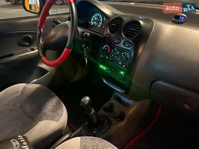 Красный Дэу Матиз, объемом двигателя 0.8 л и пробегом 107 тыс. км за 2000 $, фото 4 на Automoto.ua