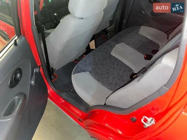 Красный Дэу Матиз, объемом двигателя 0.8 л и пробегом 107 тыс. км за 2000 $, фото 1 на Automoto.ua