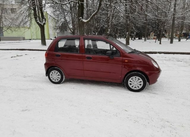 Красный Дэу Матиз, объемом двигателя 0.8 л и пробегом 160 тыс. км за 1850 $, фото 2 на Automoto.ua