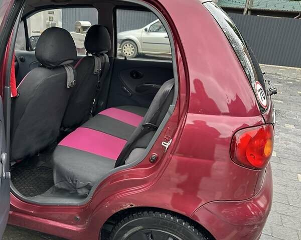 Червоний Деу Матіз, об'ємом двигуна 0.8 л та пробігом 135 тис. км за 2000 $, фото 4 на Automoto.ua