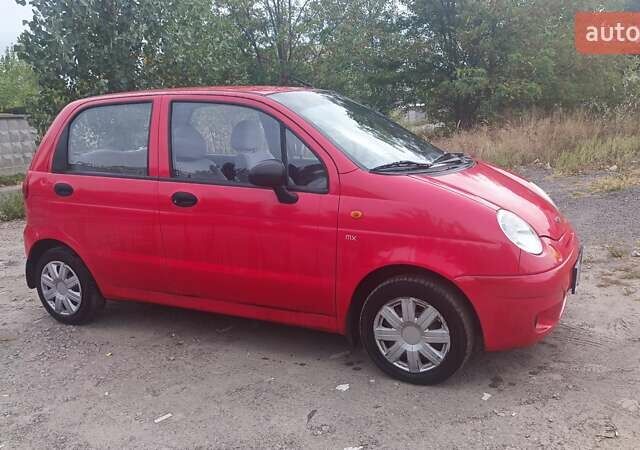 Красный Дэу Матиз, объемом двигателя 0.8 л и пробегом 65 тыс. км за 3100 $, фото 1 на Automoto.ua