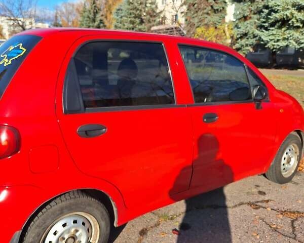 Красный Дэу Матиз, объемом двигателя 0.8 л и пробегом 300 тыс. км за 2100 $, фото 1 на Automoto.ua