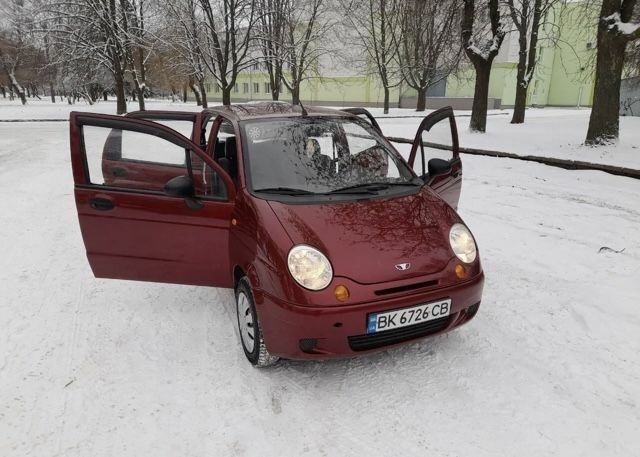 Красный Дэу Матиз, объемом двигателя 0.8 л и пробегом 160 тыс. км за 1850 $, фото 1 на Automoto.ua