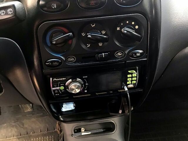 Червоний Деу Матіз, об'ємом двигуна 1 л та пробігом 157 тис. км за 2400 $, фото 1 на Automoto.ua