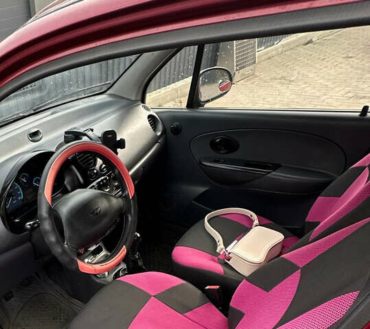 Червоний Деу Матіз, об'ємом двигуна 0.8 л та пробігом 135 тис. км за 2000 $, фото 12 на Automoto.ua