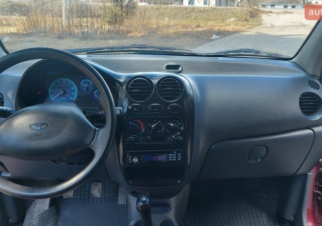 Червоний Деу Матіз, об'ємом двигуна 0.99 л та пробігом 80 тис. км за 2000 $, фото 17 на Automoto.ua