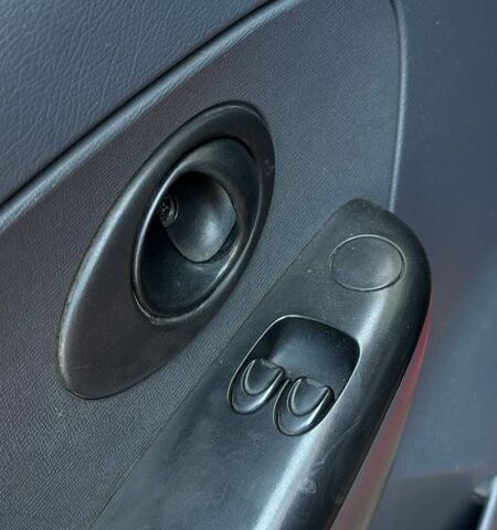 Червоний Деу Матіз, об'ємом двигуна 0.8 л та пробігом 158 тис. км за 2000 $, фото 4 на Automoto.ua