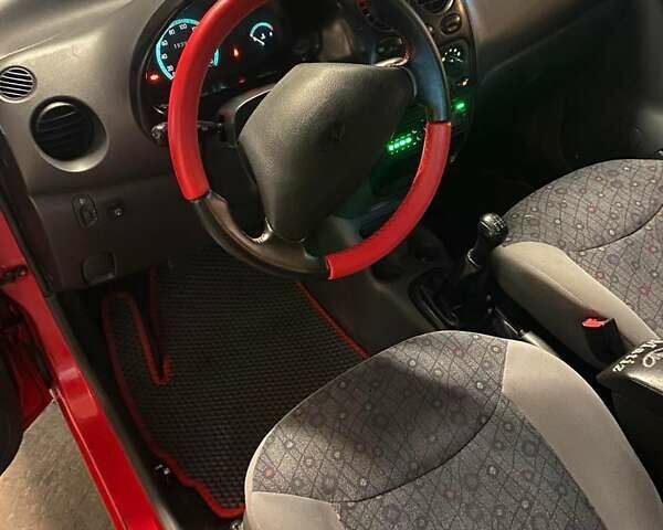 Красный Дэу Матиз, объемом двигателя 0.8 л и пробегом 107 тыс. км за 2000 $, фото 2 на Automoto.ua