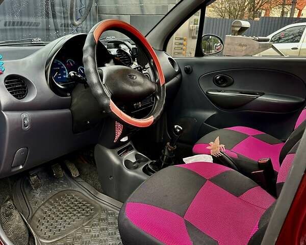 Червоний Деу Матіз, об'ємом двигуна 0.8 л та пробігом 135 тис. км за 2000 $, фото 6 на Automoto.ua