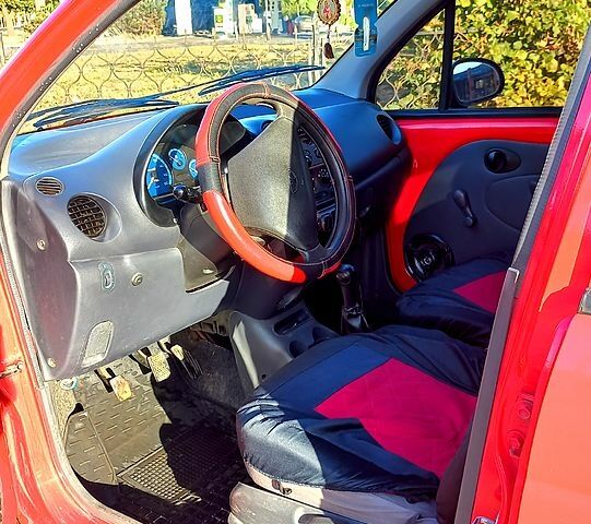 Красный Дэу Матиз, объемом двигателя 0.8 л и пробегом 130 тыс. км за 2100 $, фото 2 на Automoto.ua