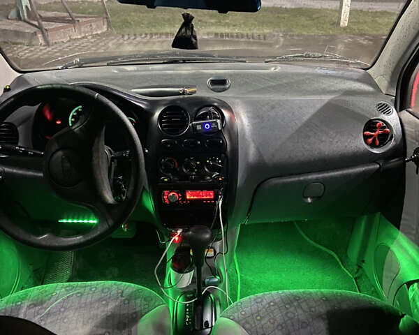 Красный Дэу Матиз, объемом двигателя 0.8 л и пробегом 130 тыс. км за 2600 $, фото 2 на Automoto.ua
