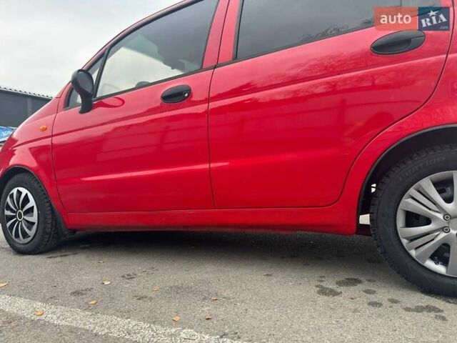 Красный Дэу Матиз, объемом двигателя 0.8 л и пробегом 102 тыс. км за 3300 $, фото 2 на Automoto.ua