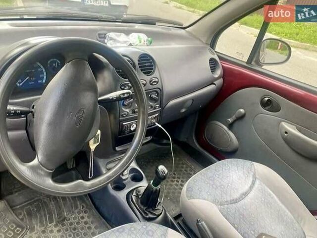 Красный Дэу Матиз, объемом двигателя 0.8 л и пробегом 140 тыс. км за 1100 $, фото 3 на Automoto.ua