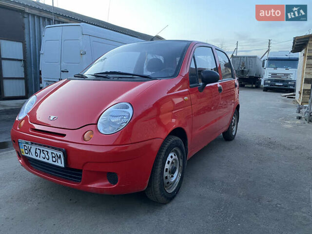 Красный Дэу Матиз, объемом двигателя 0.8 л и пробегом 113 тыс. км за 2300 $, фото 1 на Automoto.ua