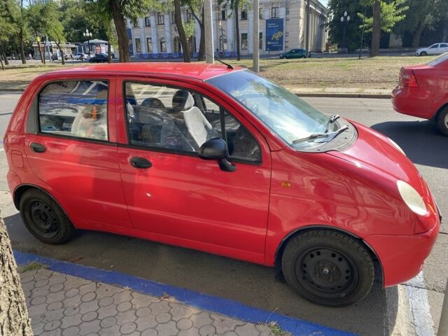 Красный Дэу Матиз, объемом двигателя 0.8 л и пробегом 145 тыс. км за 2400 $, фото 2 на Automoto.ua