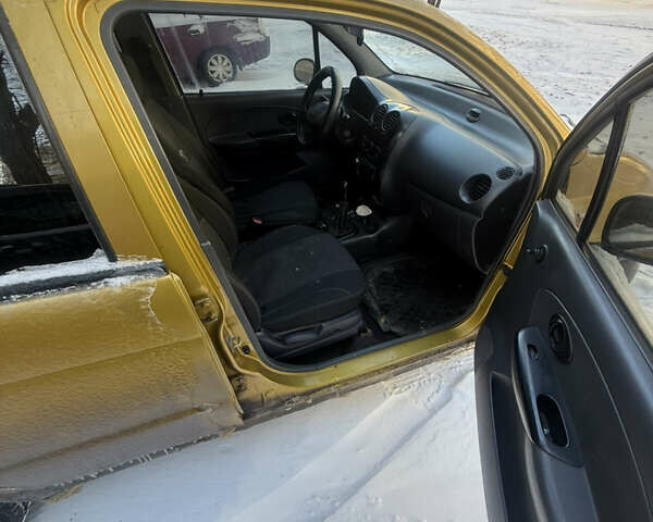 Желтый Дэу Матиз, объемом двигателя 0.8 л и пробегом 268 тыс. км за 1300 $, фото 3 на Automoto.ua