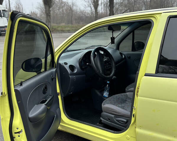 Жовтий Деу Матіз, об'ємом двигуна 0.77 л та пробігом 186 тис. км за 2400 $, фото 6 на Automoto.ua