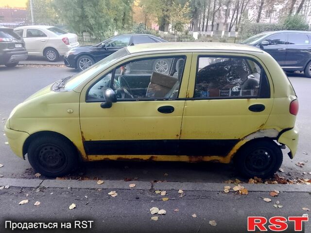 Желтый Дэу Матиз, объемом двигателя 0.8 л и пробегом 200 тыс. км за 1200 $, фото 2 на Automoto.ua