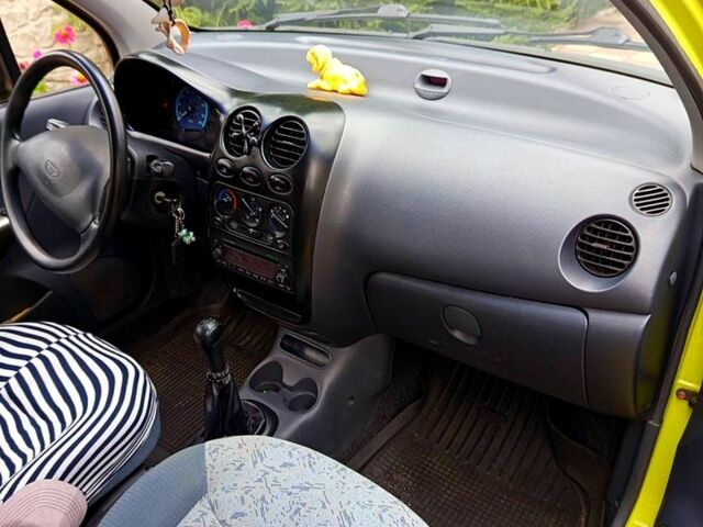 Дэу Матиз 2006 в Богодухове на Automoto.ua Желтый Дэу Матиз, объемом двигателя 0.8 л и пробегом 80 тыс. км за 2400 $, фото 3 на Automoto.ua