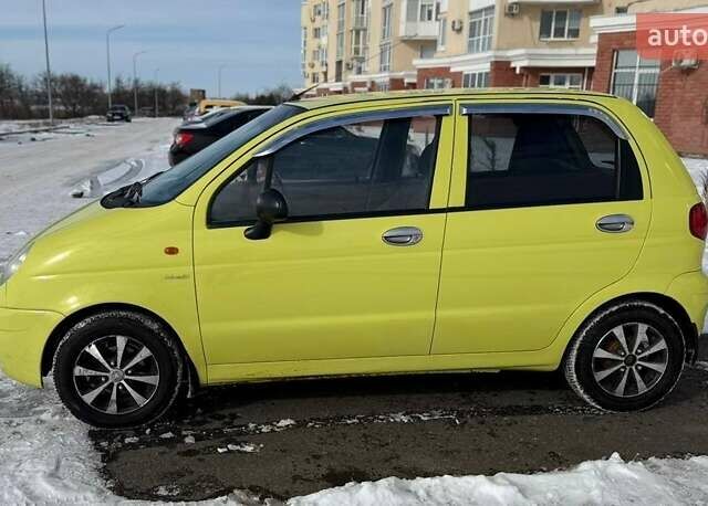 Желтый Дэу Матиз, объемом двигателя 0.8 л и пробегом 63 тыс. км за 3399 $, фото 3 на Automoto.ua