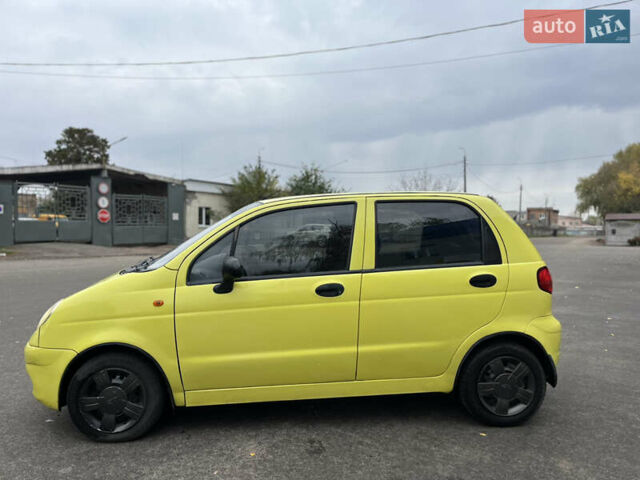 Желтый Дэу Матиз, объемом двигателя 0.8 л и пробегом 120 тыс. км за 2400 $, фото 3 на Automoto.ua