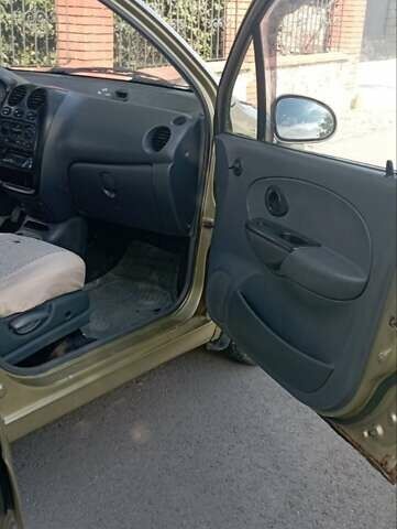 Желтый Дэу Матиз, объемом двигателя 0.8 л и пробегом 200 тыс. км за 1100 $, фото 12 на Automoto.ua