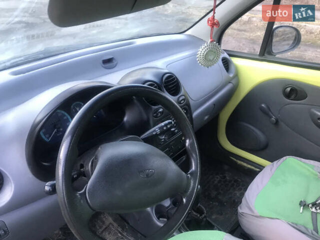 Желтый Дэу Матиз, объемом двигателя 0.8 л и пробегом 86 тыс. км за 2400 $, фото 3 на Automoto.ua