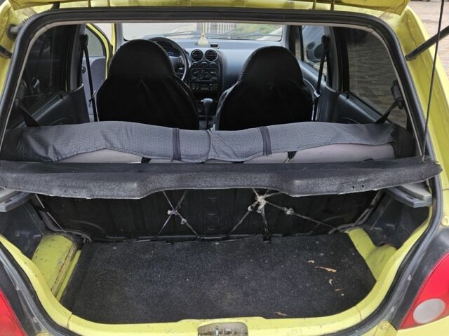 Желтый Дэу Матиз, объемом двигателя 0.8 л и пробегом 130 тыс. км за 2400 $, фото 10 на Automoto.ua