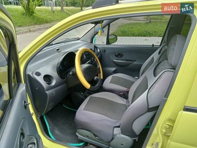 Жовтий Деу Матіз, об'ємом двигуна 0.8 л та пробігом 230 тис. км за 2000 $, фото 7 на Automoto.ua