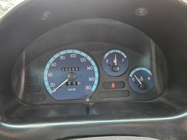 Желтый Дэу Матиз, объемом двигателя 0.8 л и пробегом 130 тыс. км за 2400 $, фото 12 на Automoto.ua