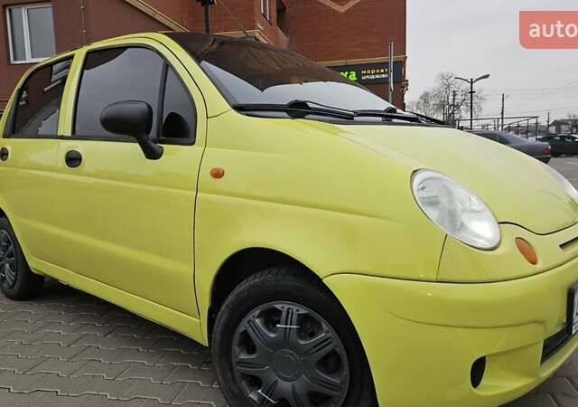 Желтый Дэу Матиз, объемом двигателя 0.8 л и пробегом 132 тыс. км за 2750 $, фото 2 на Automoto.ua