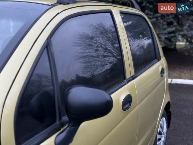 Желтый Дэу Матиз, объемом двигателя 0.8 л и пробегом 115 тыс. км за 1950 $, фото 4 на Automoto.ua