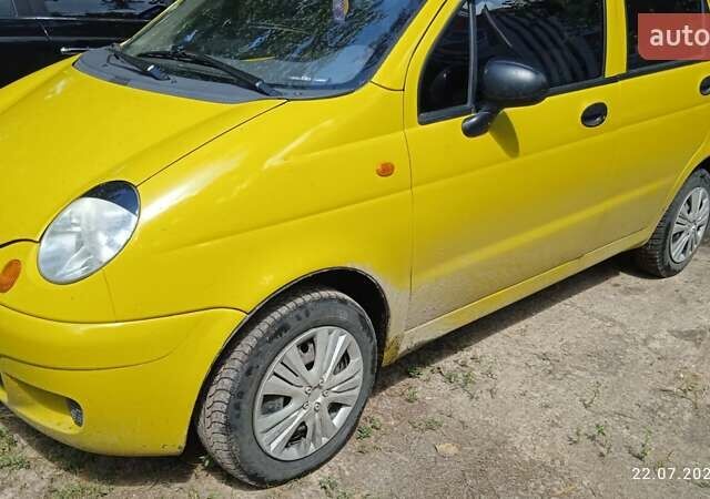 Желтый Дэу Матиз, объемом двигателя 0.8 л и пробегом 180 тыс. км за 1700 $, фото 3 на Automoto.ua