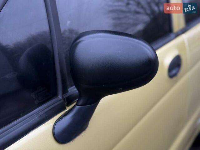 Желтый Дэу Матиз, объемом двигателя 0.8 л и пробегом 115 тыс. км за 1950 $, фото 5 на Automoto.ua