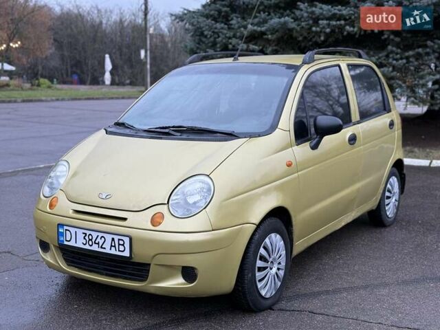 Желтый Дэу Матиз, объемом двигателя 0.8 л и пробегом 115 тыс. км за 1950 $, фото 1 на Automoto.ua