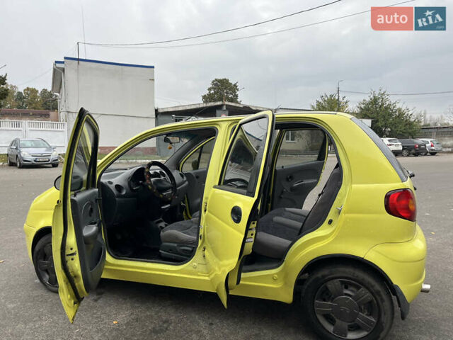 Желтый Дэу Матиз, объемом двигателя 0.8 л и пробегом 120 тыс. км за 2400 $, фото 16 на Automoto.ua