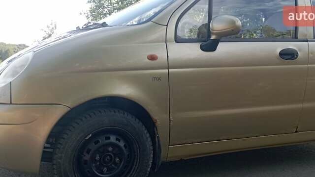 Желтый Дэу Матиз, объемом двигателя 0.8 л и пробегом 200 тыс. км за 1100 $, фото 3 на Automoto.ua