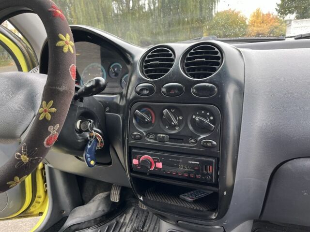 Желтый Дэу Матиз, объемом двигателя 0.8 л и пробегом 115 тыс. км за 2400 $, фото 21 на Automoto.ua