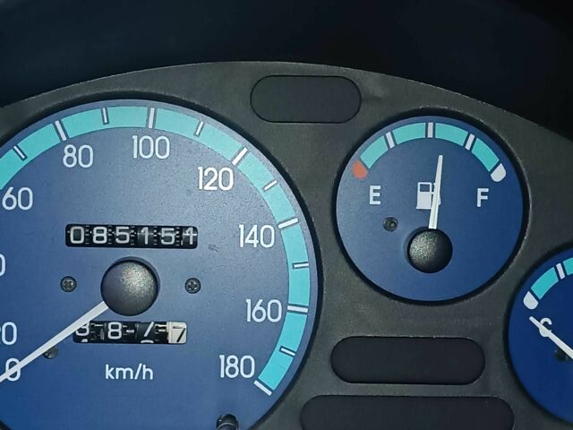 Желтый Дэу Матиз, объемом двигателя 0.8 л и пробегом 85 тыс. км за 2800 $, фото 11 на Automoto.ua