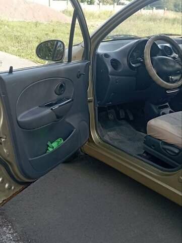 Желтый Дэу Матиз, объемом двигателя 0.8 л и пробегом 200 тыс. км за 1200 $, фото 14 на Automoto.ua