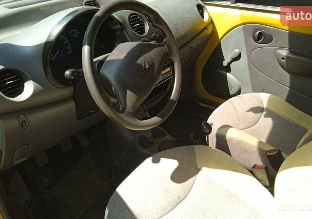 Желтый Дэу Матиз, объемом двигателя 0.8 л и пробегом 180 тыс. км за 1700 $, фото 2 на Automoto.ua