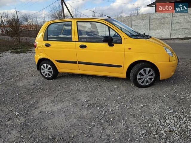 Жовтий Деу Матіз, об'ємом двигуна 1 л та пробігом 169 тис. км за 2300 $, фото 3 на Automoto.ua