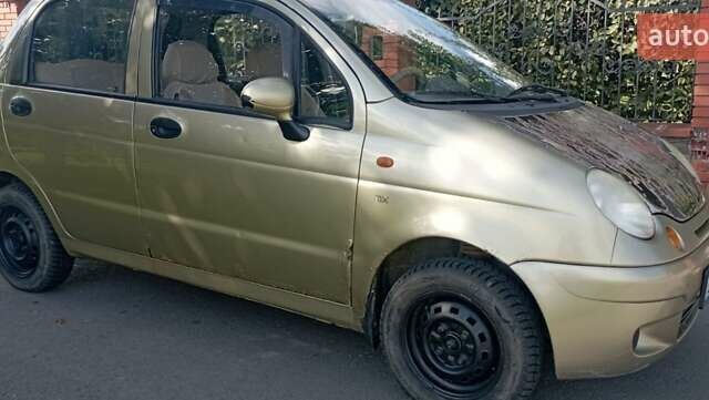 Желтый Дэу Матиз, объемом двигателя 0.8 л и пробегом 200 тыс. км за 1100 $, фото 4 на Automoto.ua