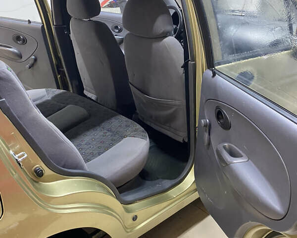 Желтый Дэу Матиз, объемом двигателя 0.8 л и пробегом 166 тыс. км за 1600 $, фото 9 на Automoto.ua