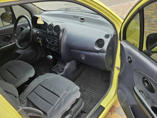 Желтый Дэу Матиз, объемом двигателя 0.8 л и пробегом 130 тыс. км за 2400 $, фото 8 на Automoto.ua