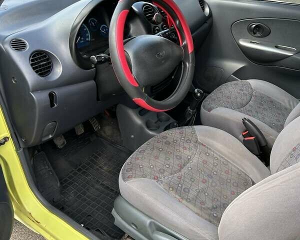 Желтый Дэу Матиз, объемом двигателя 0.8 л и пробегом 268 тыс. км за 1300 $, фото 4 на Automoto.ua