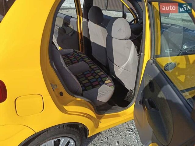 Жовтий Деу Матіз, об'ємом двигуна 1 л та пробігом 169 тис. км за 2300 $, фото 11 на Automoto.ua