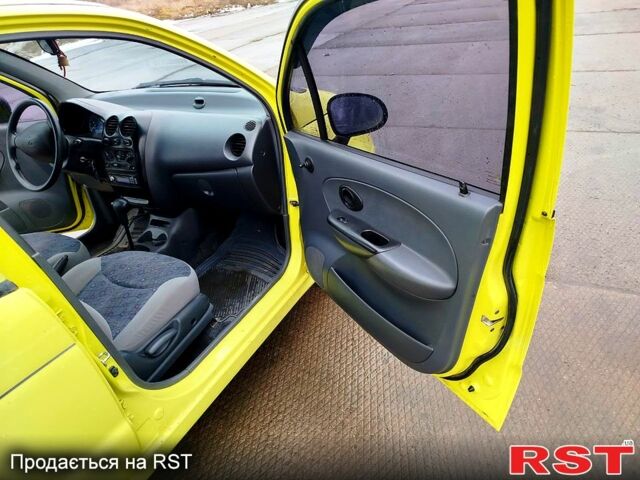 Желтый Дэу Матиз, объемом двигателя 0.8 л и пробегом 90 тыс. км за 3200 $, фото 9 на Automoto.ua