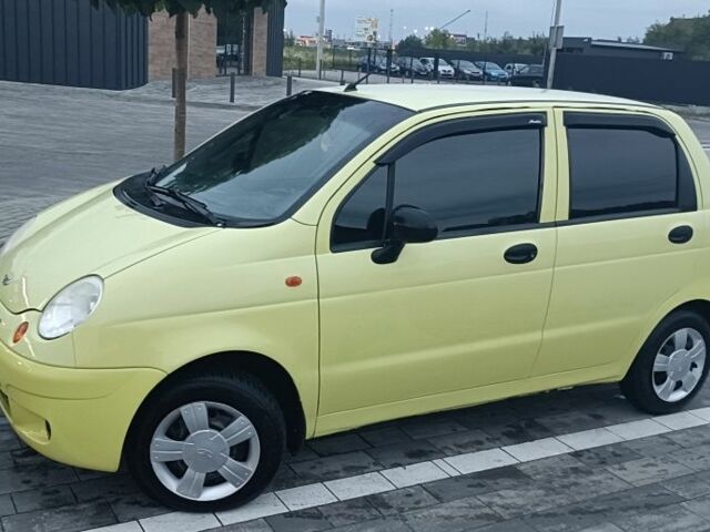 Желтый Дэу Матиз, объемом двигателя 0.8 л и пробегом 82 тыс. км за 3100 $, фото 1 на Automoto.ua