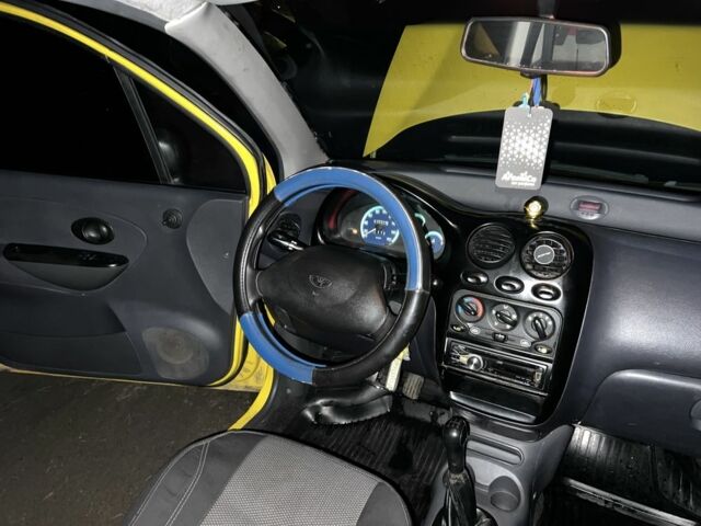 Желтый Дэу Матиз, объемом двигателя 0.8 л и пробегом 150 тыс. км за 1500 $, фото 8 на Automoto.ua